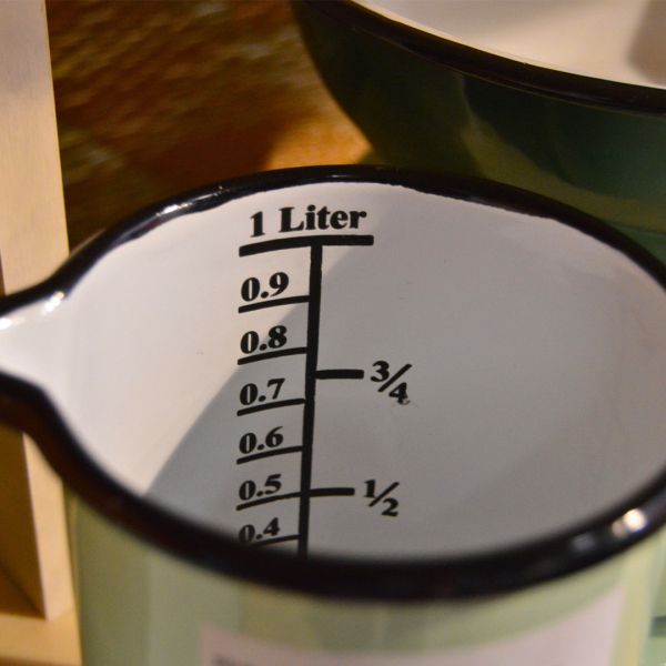 Pichet gradué en émail 1 litre - OKI-0136
