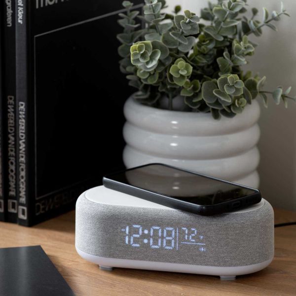 Reveil avec chargeur induction et enceinte Bluetooth Vogue - KARLSSON