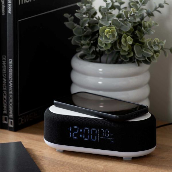 Reveil avec chargeur induction et enceinte Bluetooth Vogue - KARLSSON