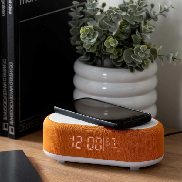 Reveil avec chargeur induction et enceinte Bluetooth Vogue - KARLSSON