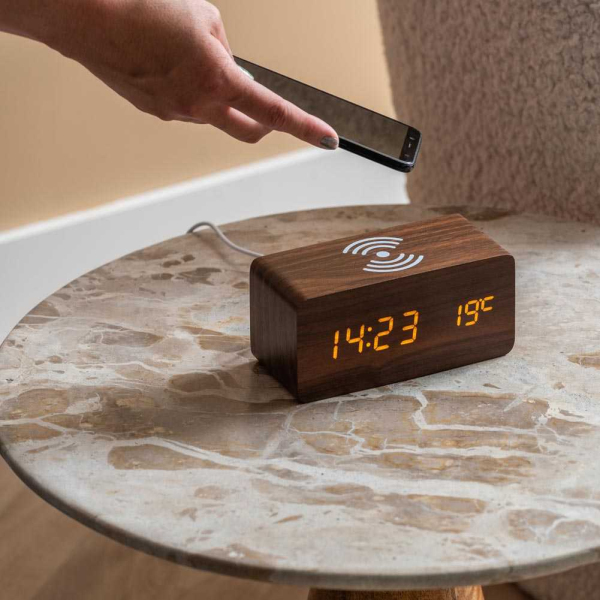 Réveil matin avec chargeur induction Block - KARLSSON