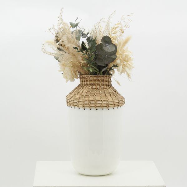 Vase en métal blanc et rotin - 49,90