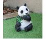 Panda mangeant de l'eucalyptus en résine - VIVID ARTS