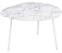 Table basse en métal imitation marbre Ovoid 58 x 51 cm