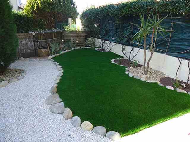 pelouse-synthetique-allees-jardin