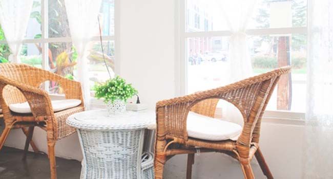 Lot-de-fauteuils-en-rotin-tresse