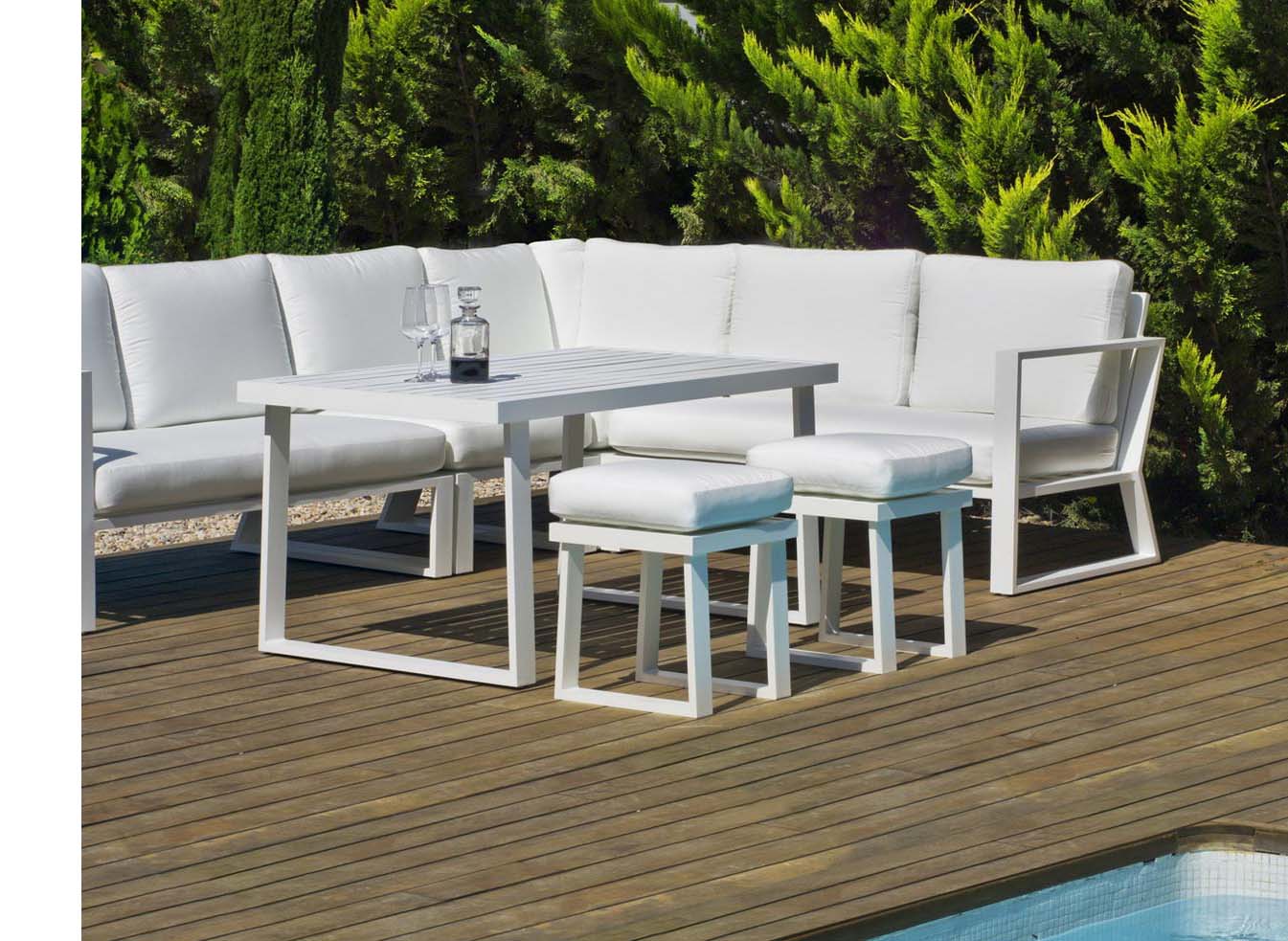 salon-de-jardin-10-personnes-blanc-design