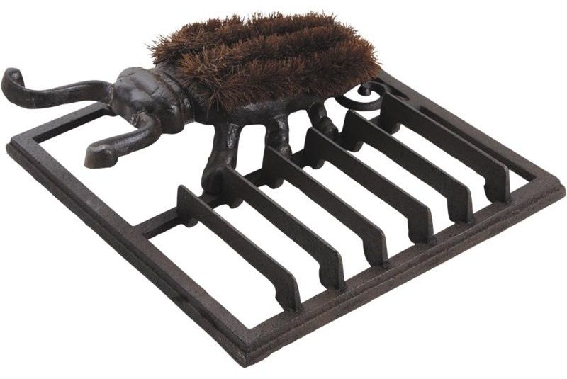 Gratte pied fonte avec brosse