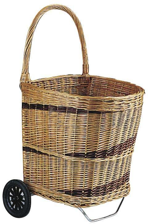 Chariot à bois en osier buff sur roulettes