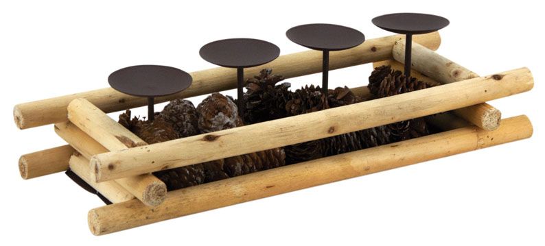 Bougeoir en bois avec pommes de pin