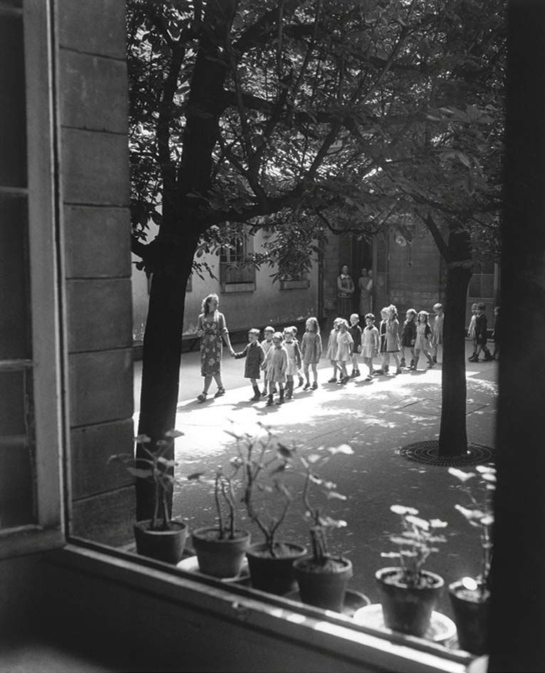 Toile Ecole maternelle Ménilmontant - W. Ronis 39x50 cm