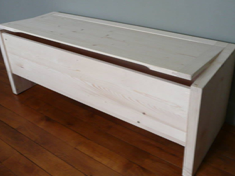 Comment customiser un meuble en bois brut ?