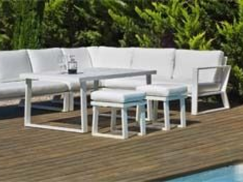 Laissez-vous séduire par le salon de jardin blanc !