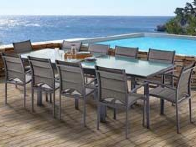 Le salon de jardin avec table extensible s'adapte à vos envies !