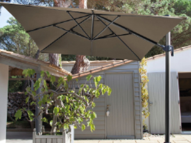 Parasol rectangulaire inclinable : pratique et décoratif