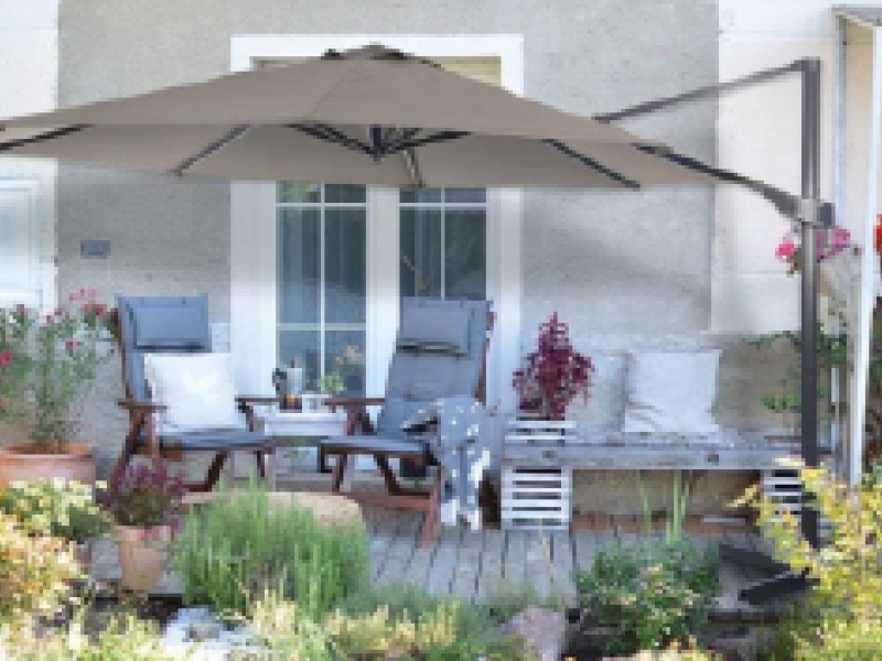 Parasol déporté inclinable : une grande variété de modèles et de couleurs