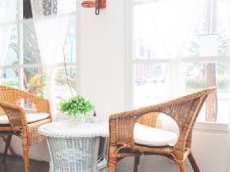 Le fauteuil rotin vintage, un meuble ancien tellement tendance !