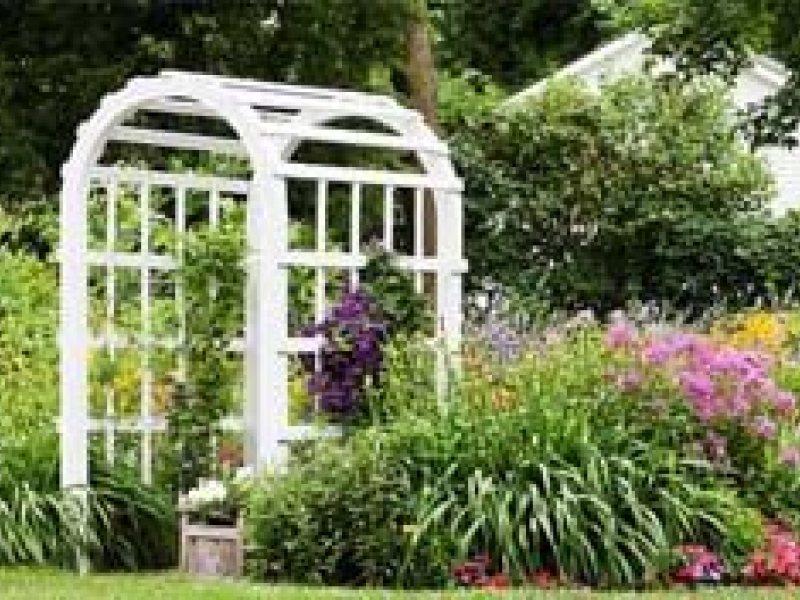 6 Idées déco avec une arche en bois dans le jardin