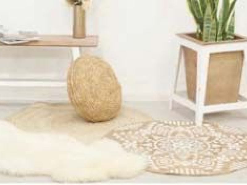 Mettre plusieurs tapis dans un salon, la tendance déco à ne pas rater !