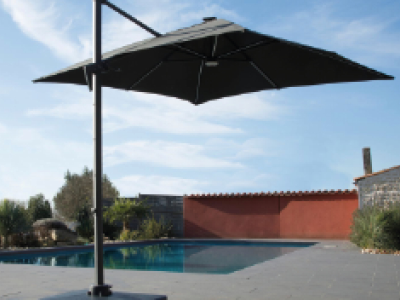 Sublimez votre jardin avec le parasol carré