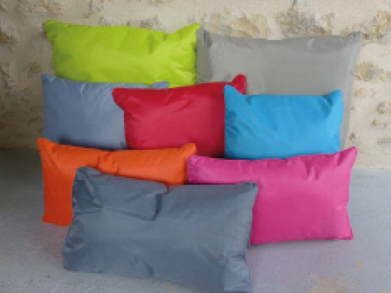 Coussins pour fauteuil de jardin : colorez votre extérieur !
