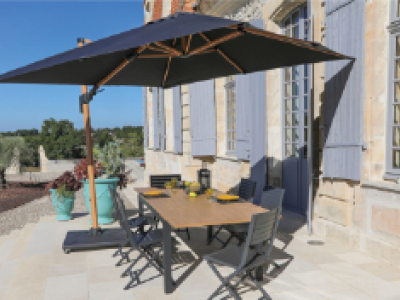 Grand parasol déporté : faites le bon choix parmi notre sélection