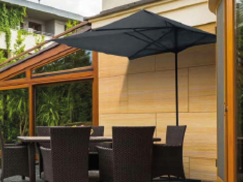 Le parasol extérieur : une des pièces maîtresses de votre jardin