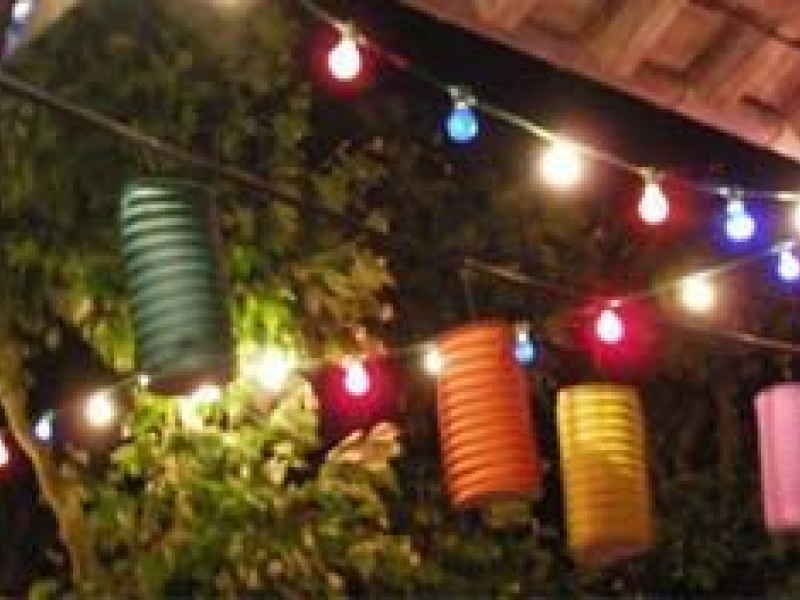 Faites la fête avec la guirlande lumineuse extérieure guinguette !